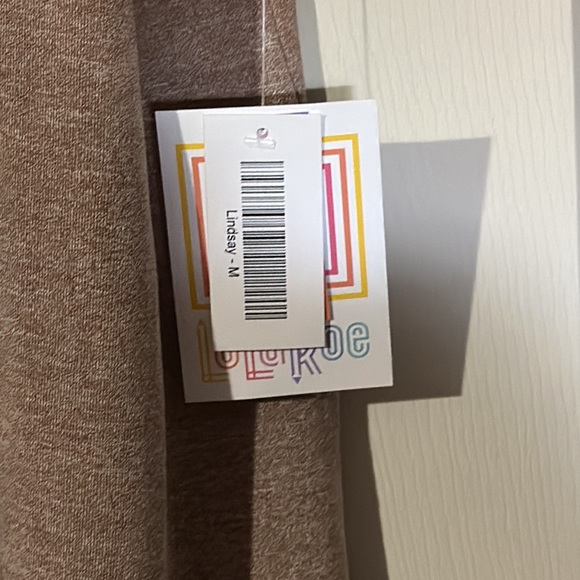 Kimono Size L NWT LulaRoe BATCH SIZING. WILL FIT UP TO A 3XL Lindsay L-3XL - Picture 2 of 8